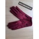 Une paire gants rouge