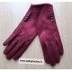 Une paire gants rouge