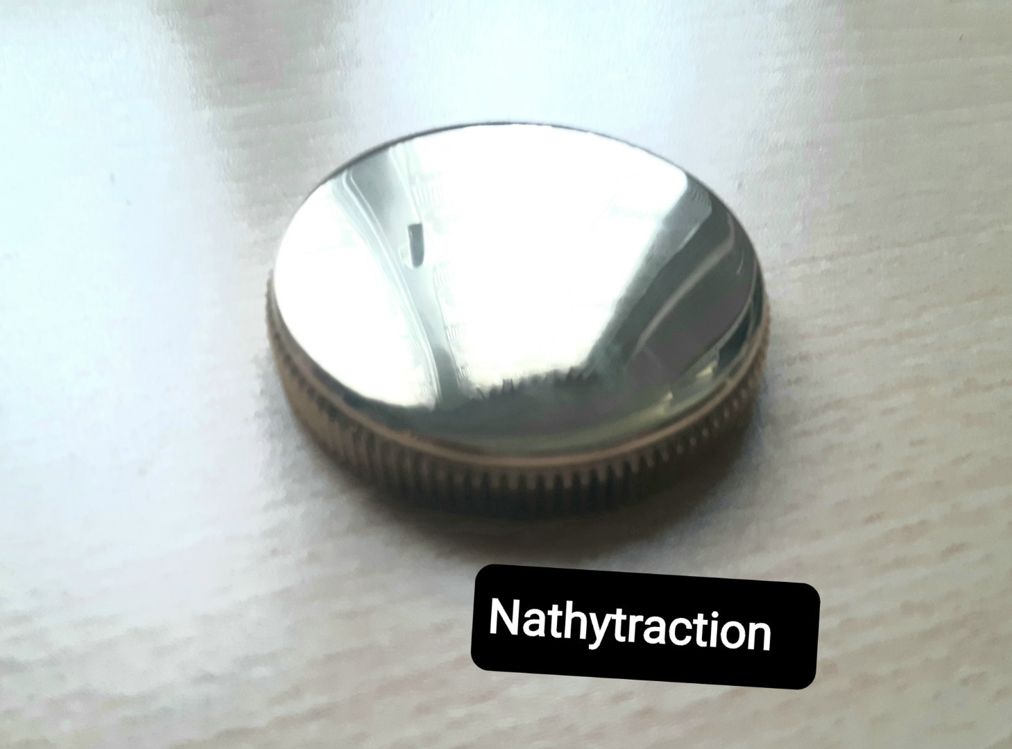Un bouchon radiateur laiton Poli TRACTION - NATHYTRACTION
