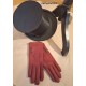 Une paire gants rouge