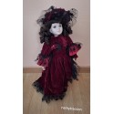 Poupée porcelaine 1900 bordeaux et dentelle noire