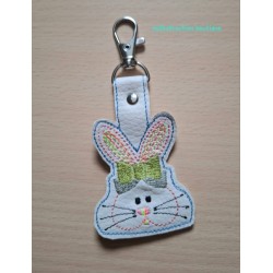 Porte - clef en simil cuir brodé lapin