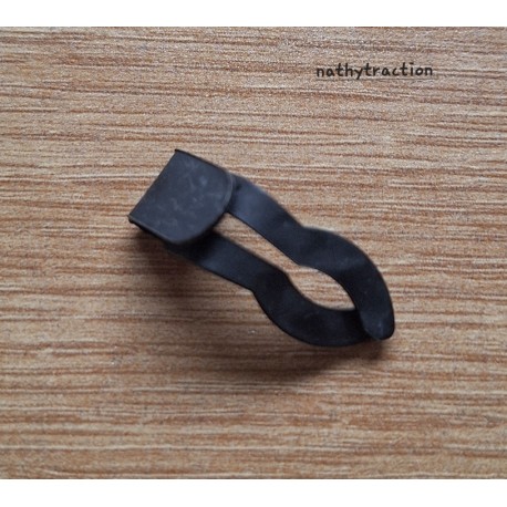 1 agrafe de paneaux de porte TRACTION