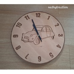 horloge en bois avec 2cv gravée