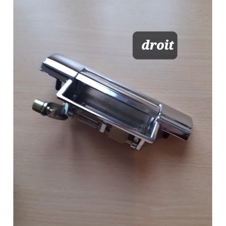 Une poignée porte ext plate côté droit DS AP 1972