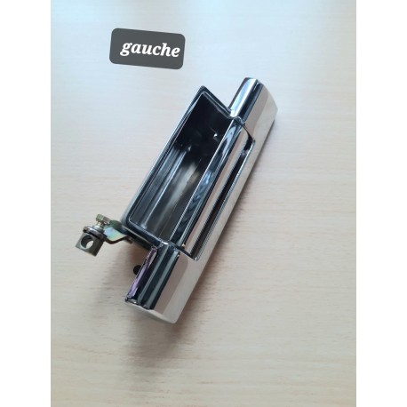 Une poignée de porte ext plate côté gauche DS AP 1972